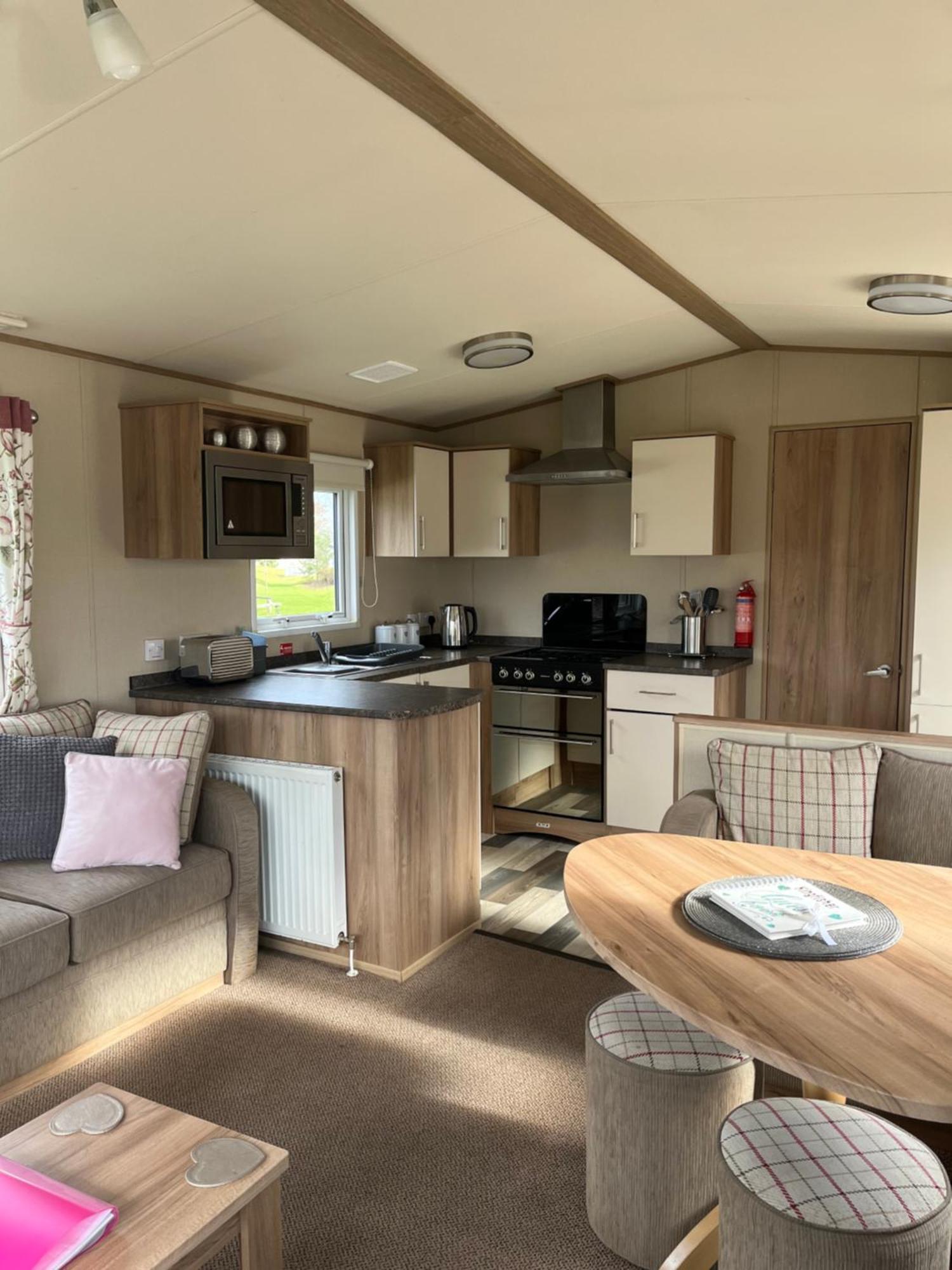 Tattershall Lakes Kingfisher Caravan 8 Berth With Hot Tub & Wifi Kültér fotó