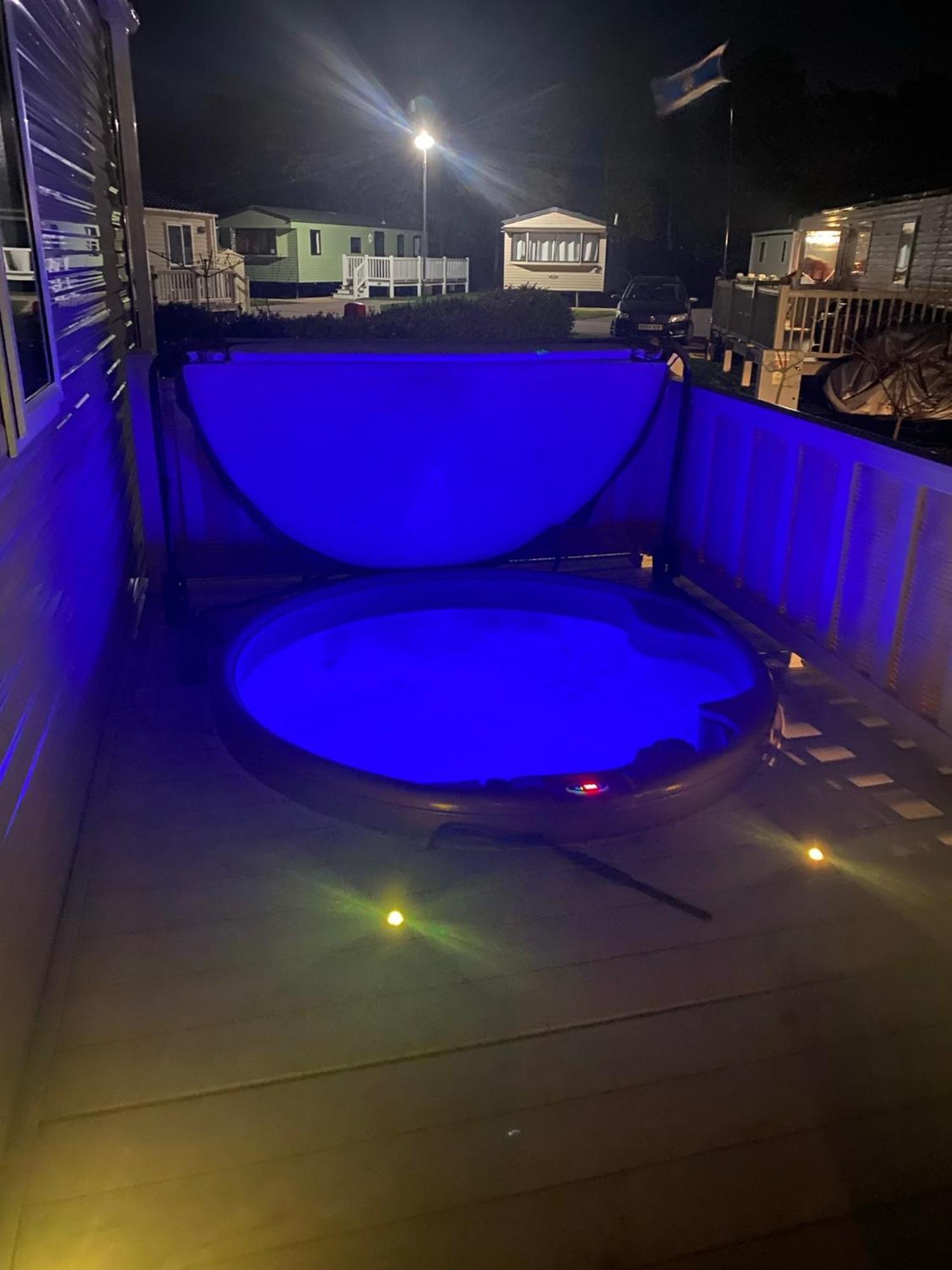 Tattershall Lakes Kingfisher Caravan 8 Berth With Hot Tub & Wifi Kültér fotó